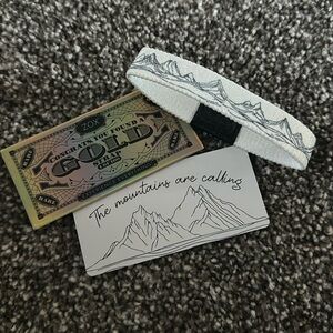 Zox Gold “The Mountains are Calling” wristband - size medium